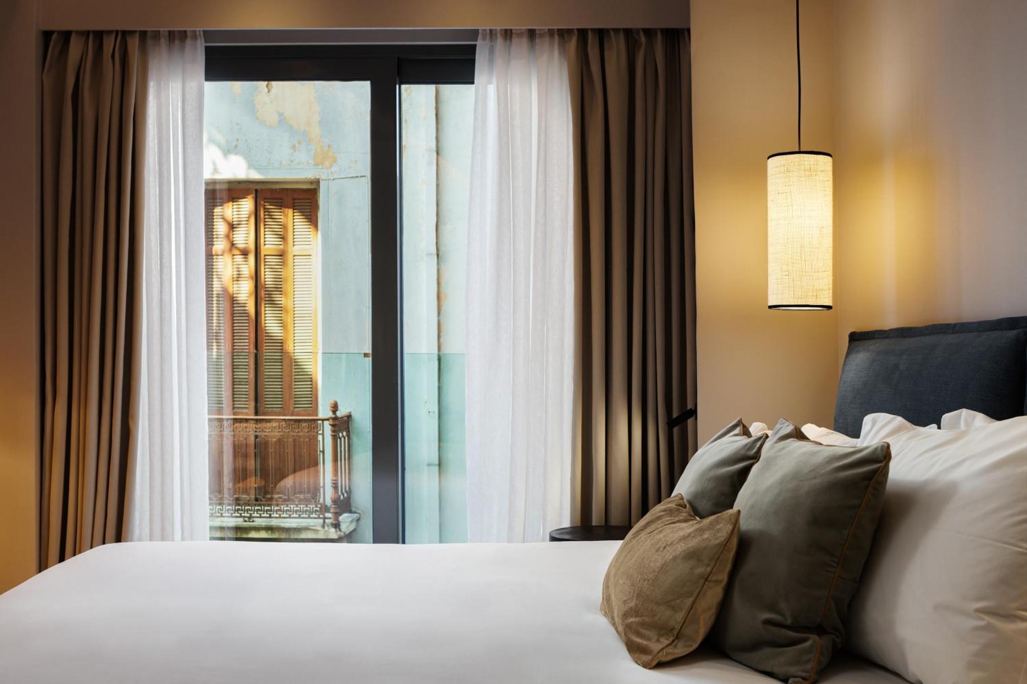 The Aiolou & Hotel Atenas