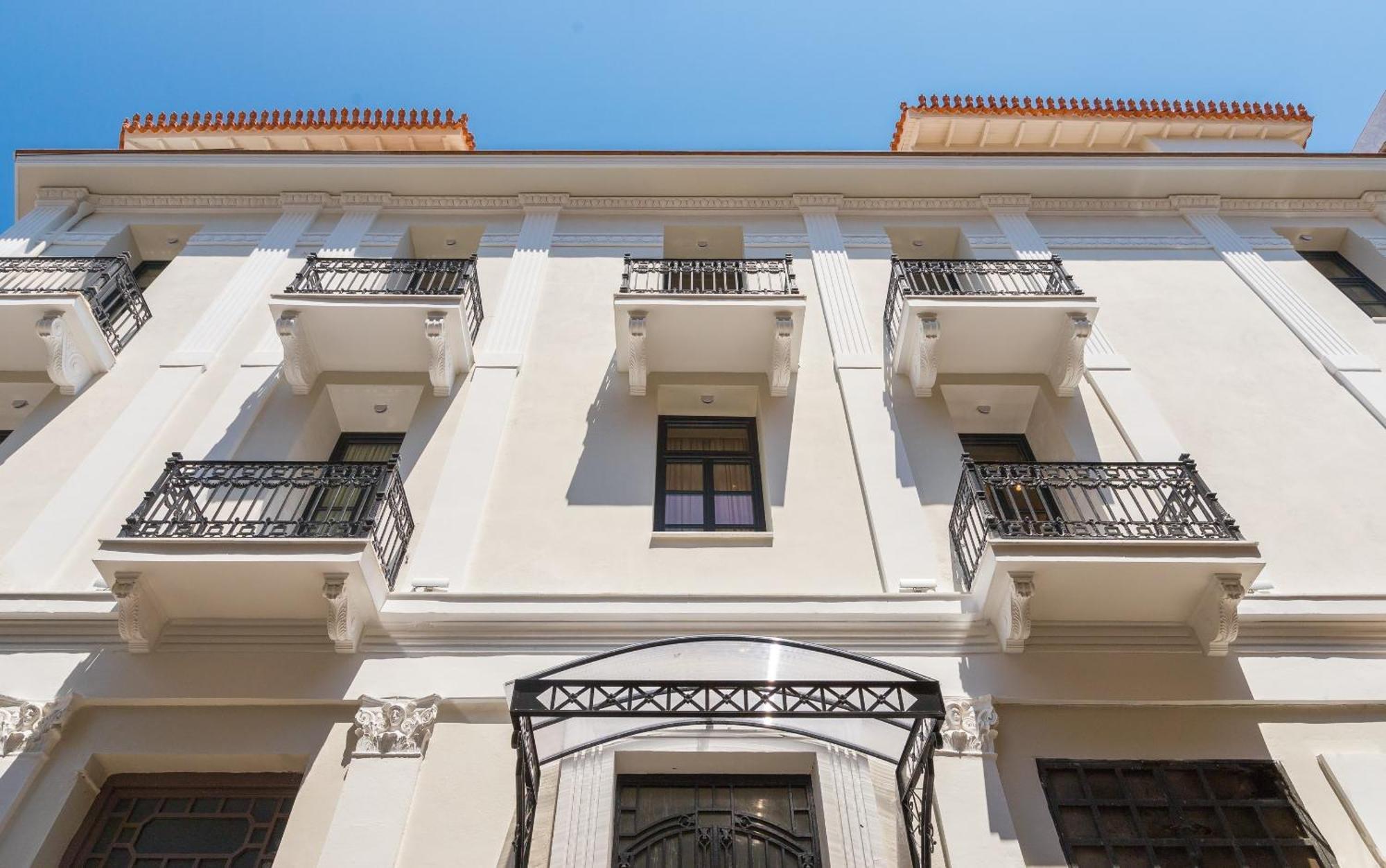 The Aiolou & Hotel Atenas