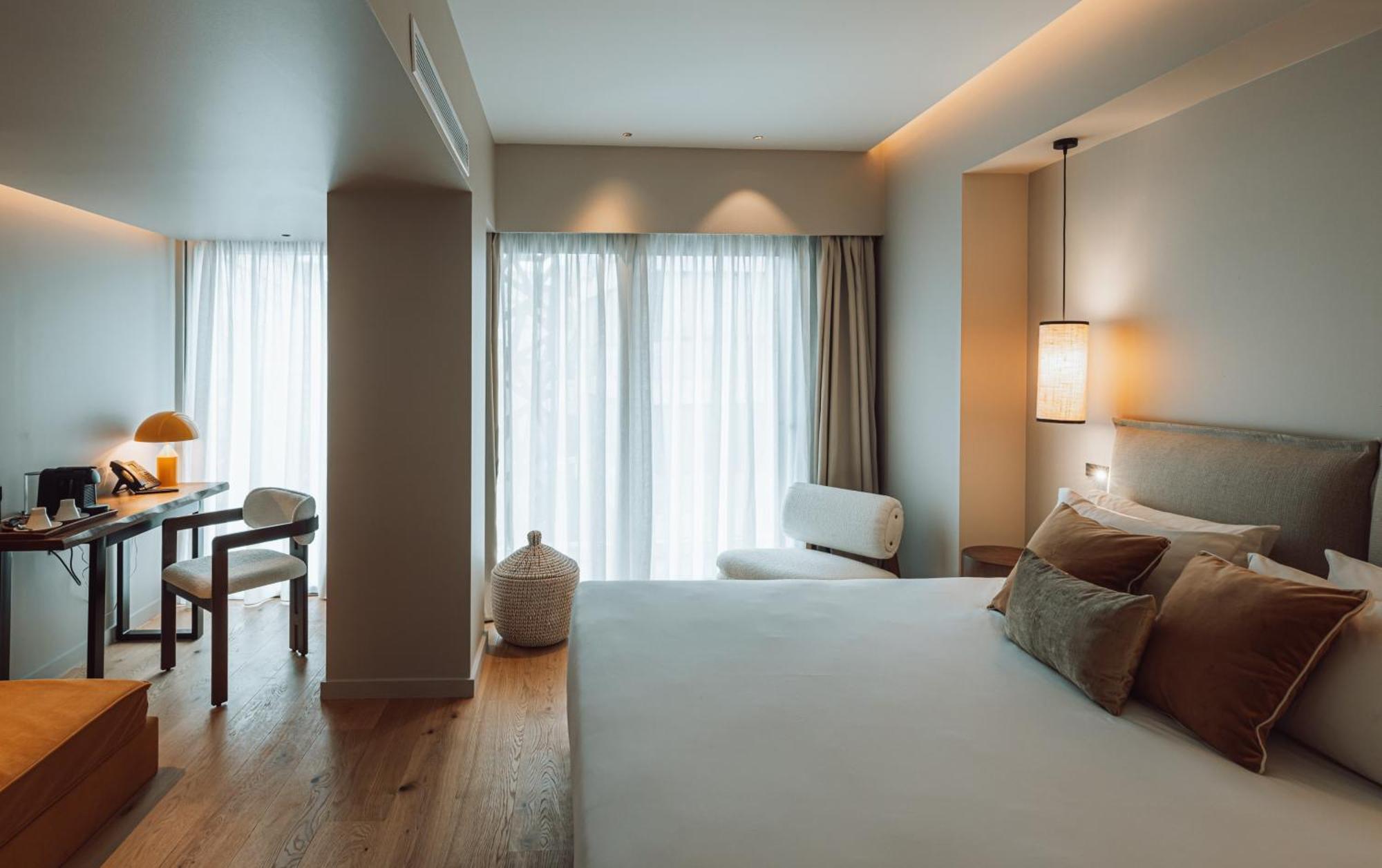 The Aiolou & Hotel Atenas